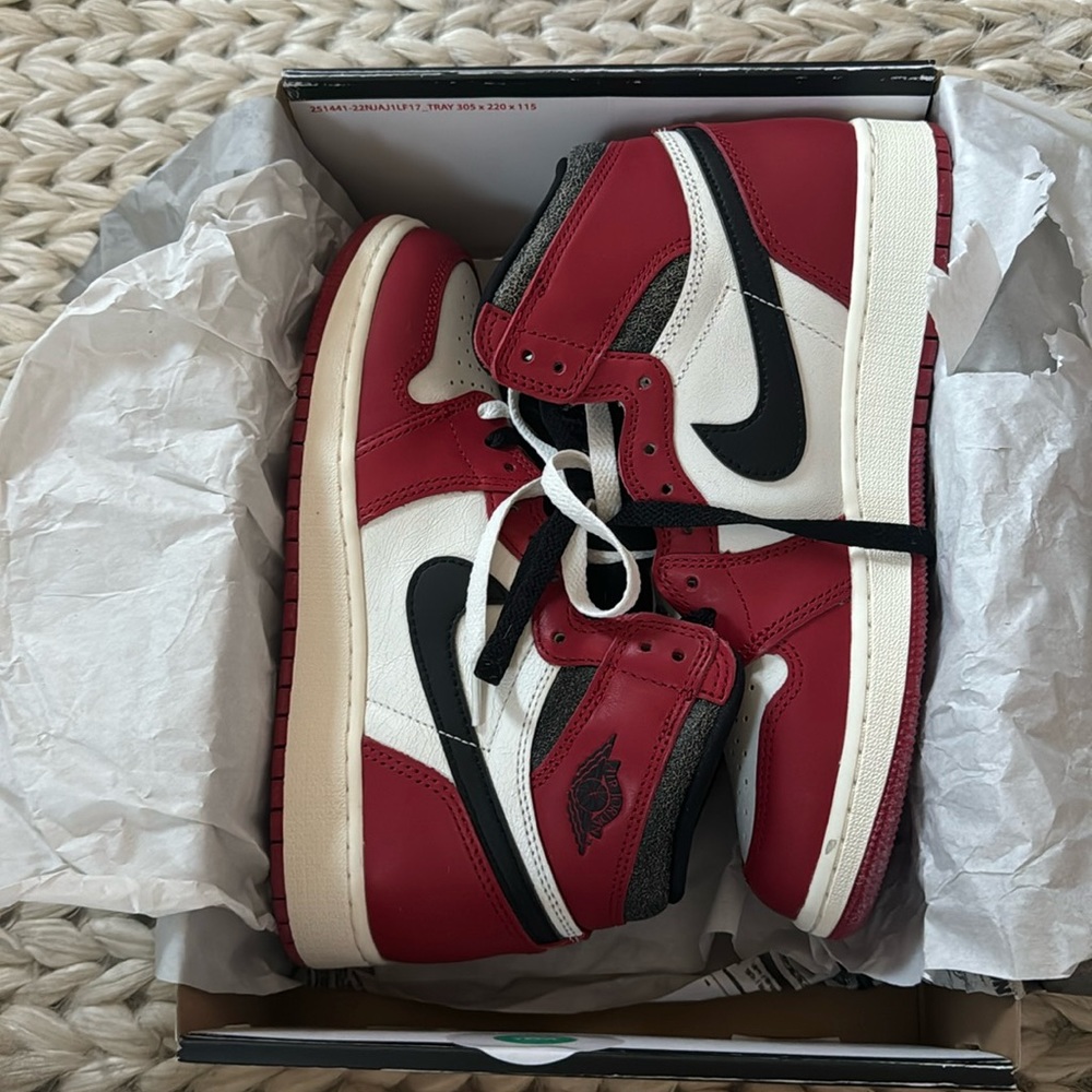 Jordan 1 Retro High OG varsity red / black sail